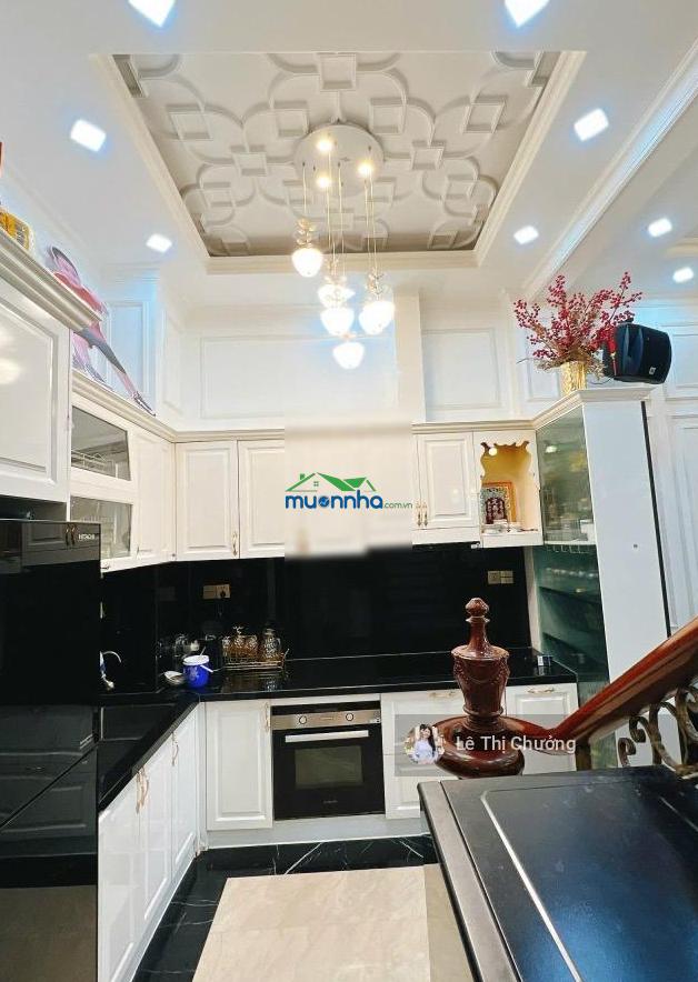 Bán nhà quận 7, 4 tầng 155m2, 80 triệu/m2, đường 14m, ngang 8m dài 20m, vỉa hè 2 bên 3m, sát vincom - 4
