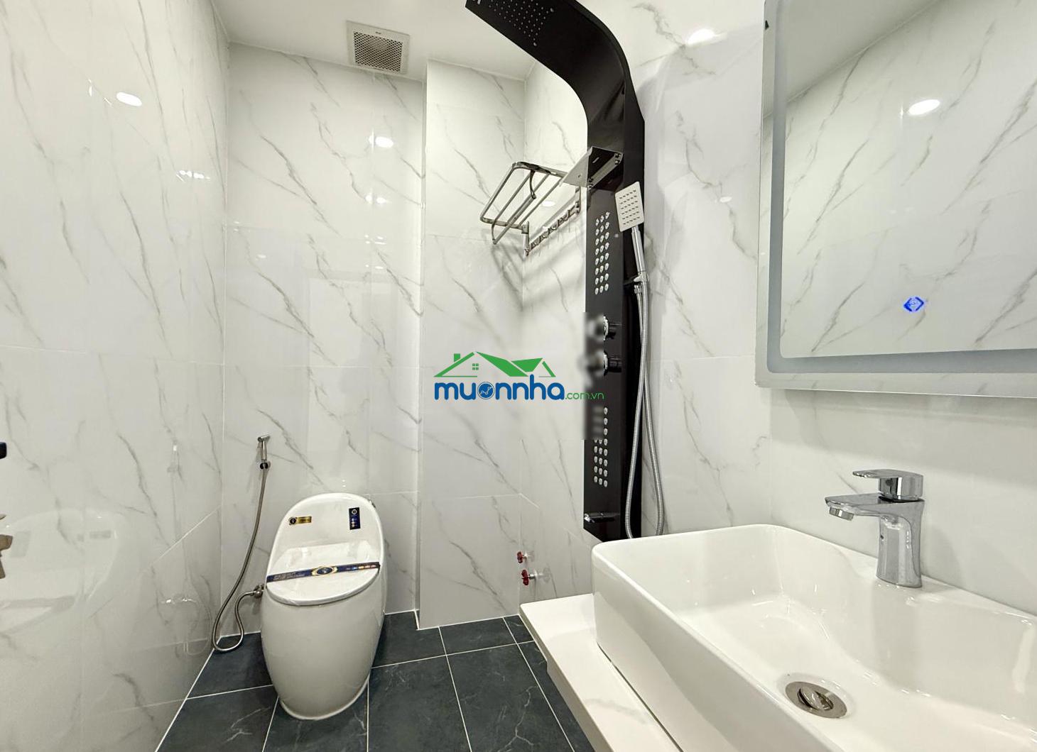Nhà có thang máy, sát bên cụm trường học, dt: 4x20m, lửng, 3 lầu, 4pn, hướng đông nam, 7.95 tỷ - 4
