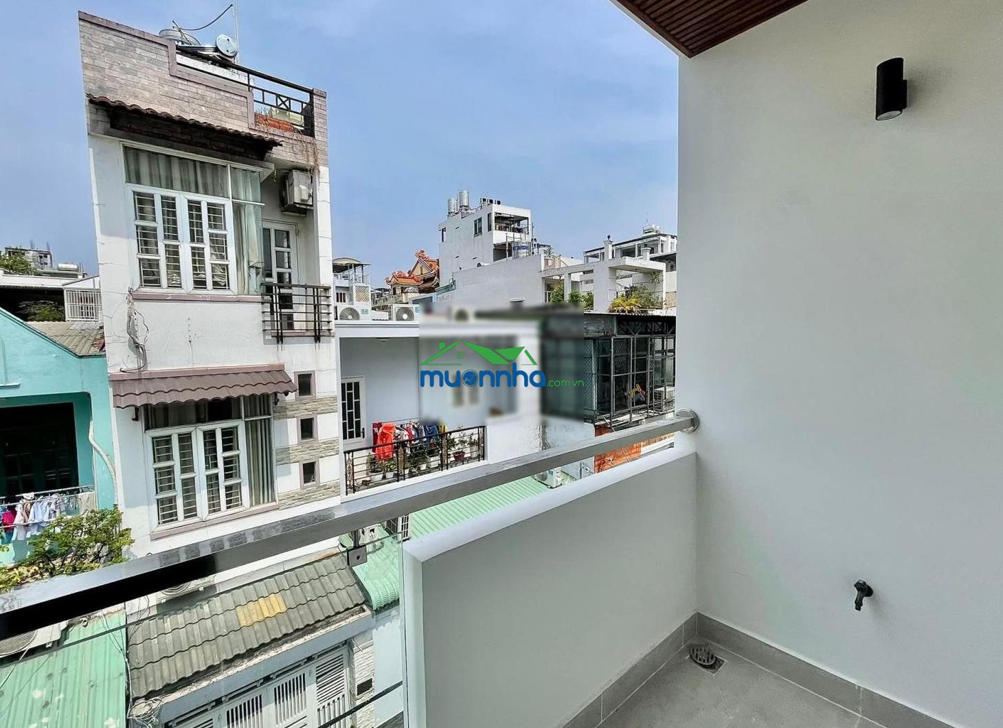 Toà nhà chdv mới ngay đh hutech. hẻm oto thông. btct 4 tầng 51.1m2 gồm 7pn 7wc. doanh thu 30 tr/th - 2