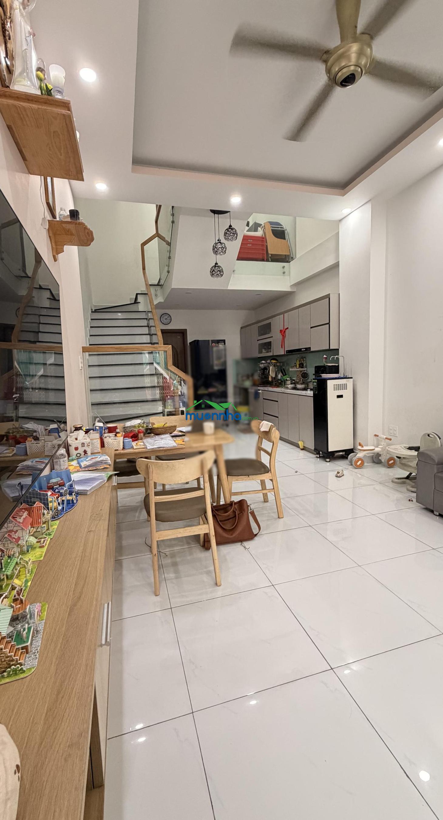 Nhà 3 tầng đẹp, gần vòng xoay trần văn giàu, hẻm 6m ở là mê