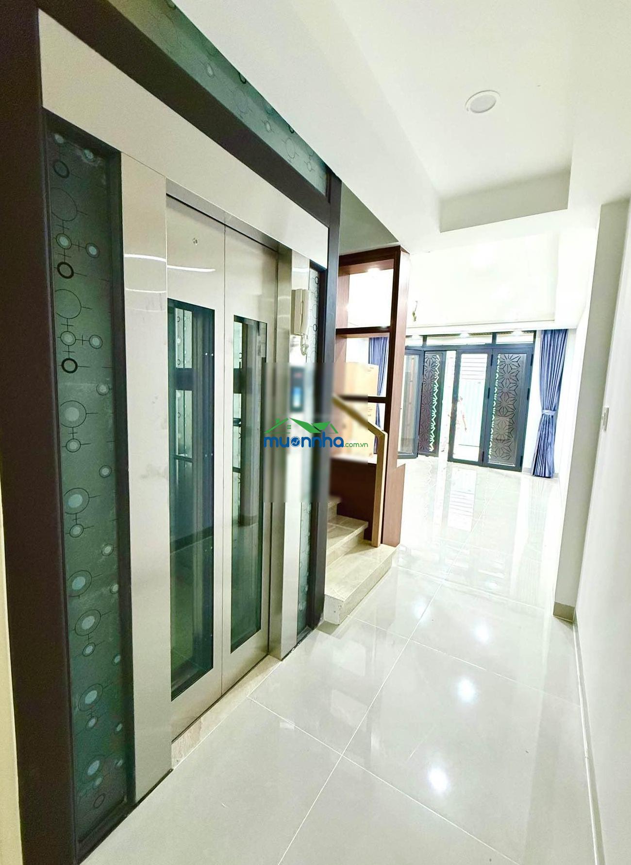 Nhà mới chưa ở view công viên thang máy ô tô ngủ trong nhà