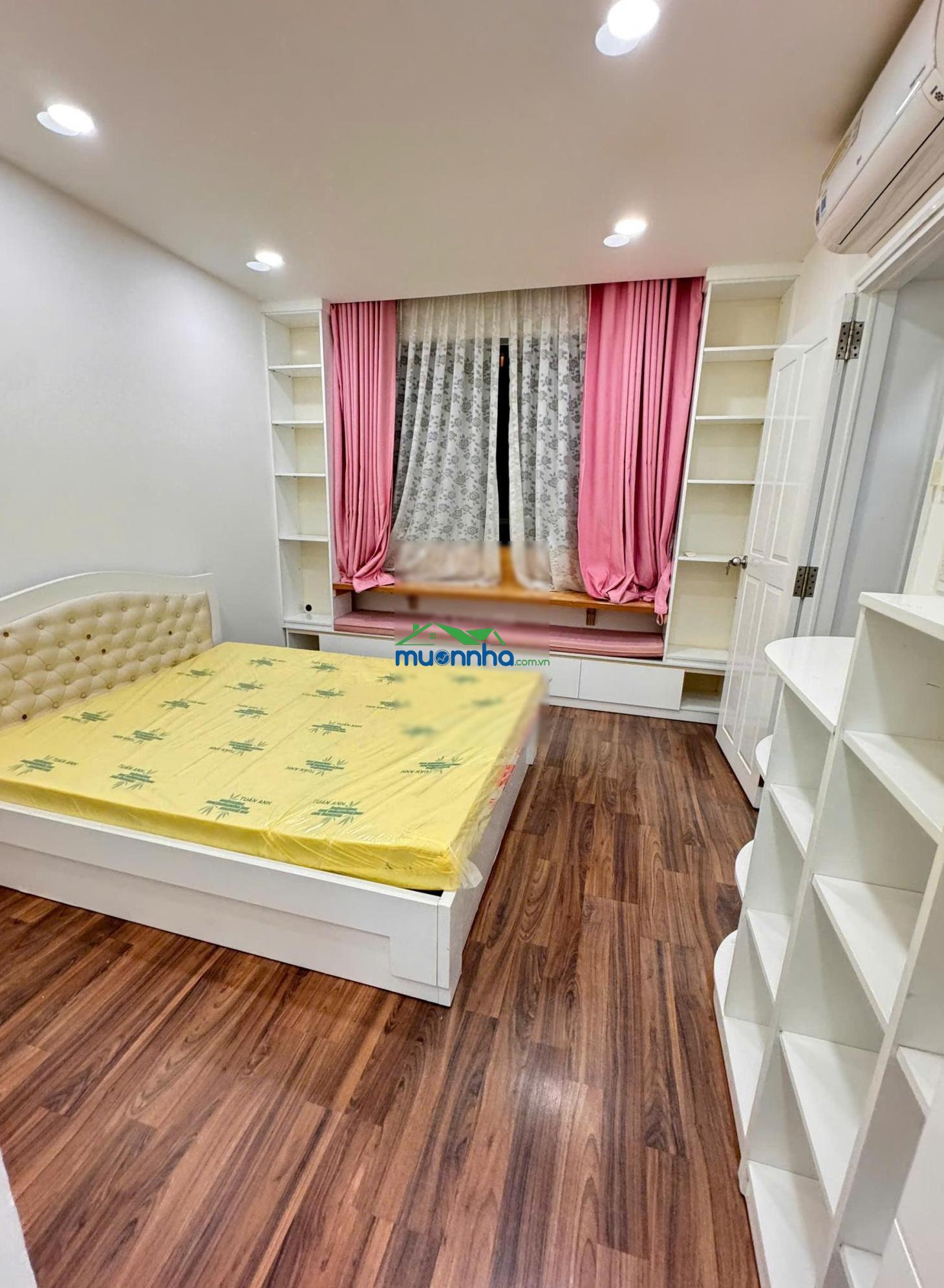 Cho thuê the gold view quận 4 2pn 2wc 90m2 layout lớn nhất