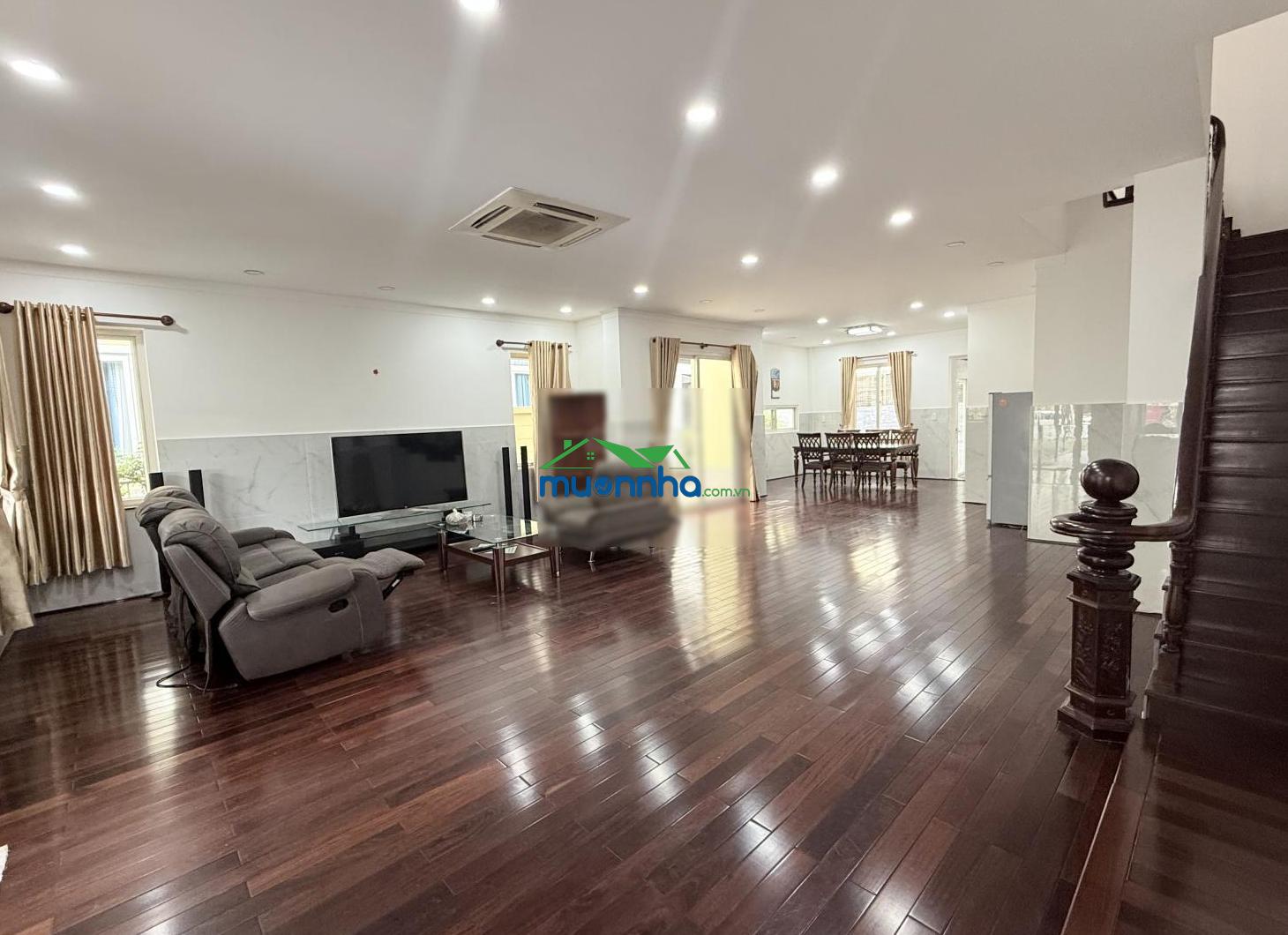 Cho thuê villa đẹp 300m2 tại oasis kế siêu thị aeon mall bình dương. lh: 0986 196 *** - 2