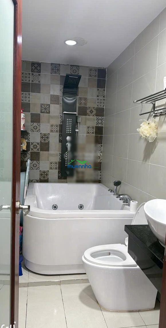 Mặt tiền hiện đại 5 tầng kính cường lực full nhà sang trọng từng chi tiết - 3