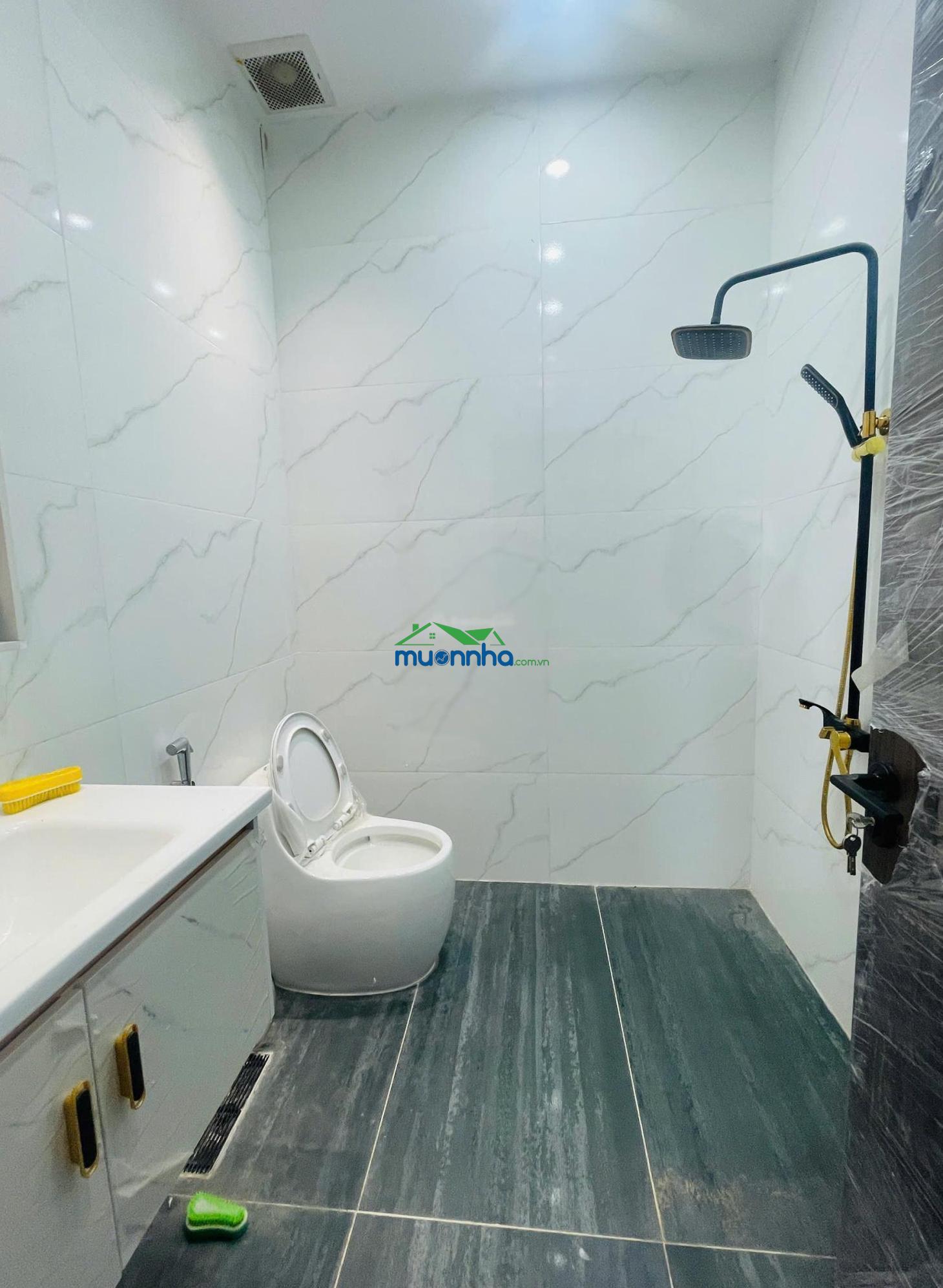 Nhà mới 4 lầu 102m2 ngang (6,3x16,2) - cạnh kdc hồng long - quốc lộ 13 - đường xe hơi - thủ đức - 2