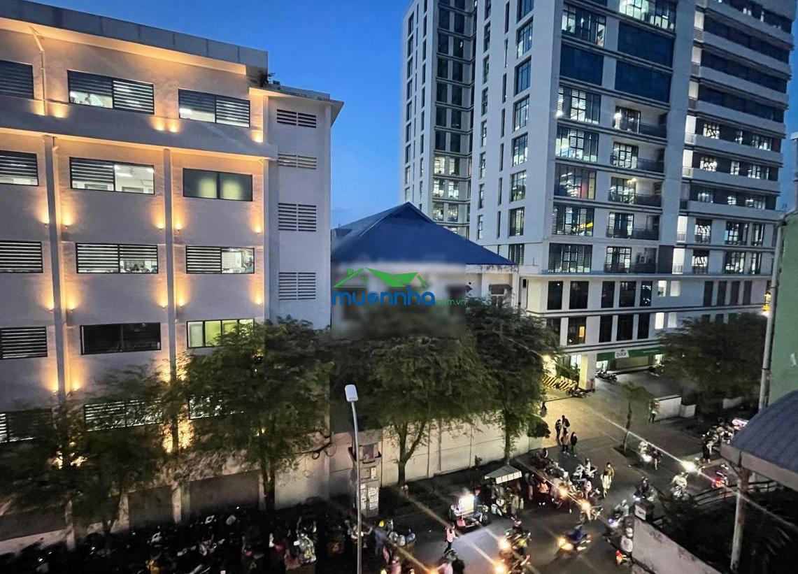 Bán nhà riêng tại 27 đào duy từ, quận 10, 34 tỷ, 111 m2, 4 tầng, có thang máy và nội thất đời mới