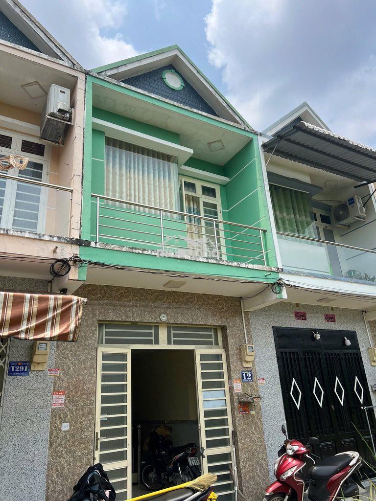 Cần bán gấp cần nhà phố liền kề gần khu công nghiệp cầu tràm giá 700tr