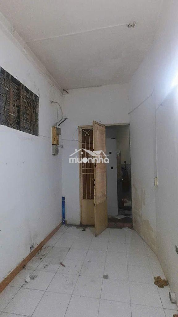 P trệt ,wc xài chung với 1 phòng, giáp phạm v trị v đồng,phan v tri