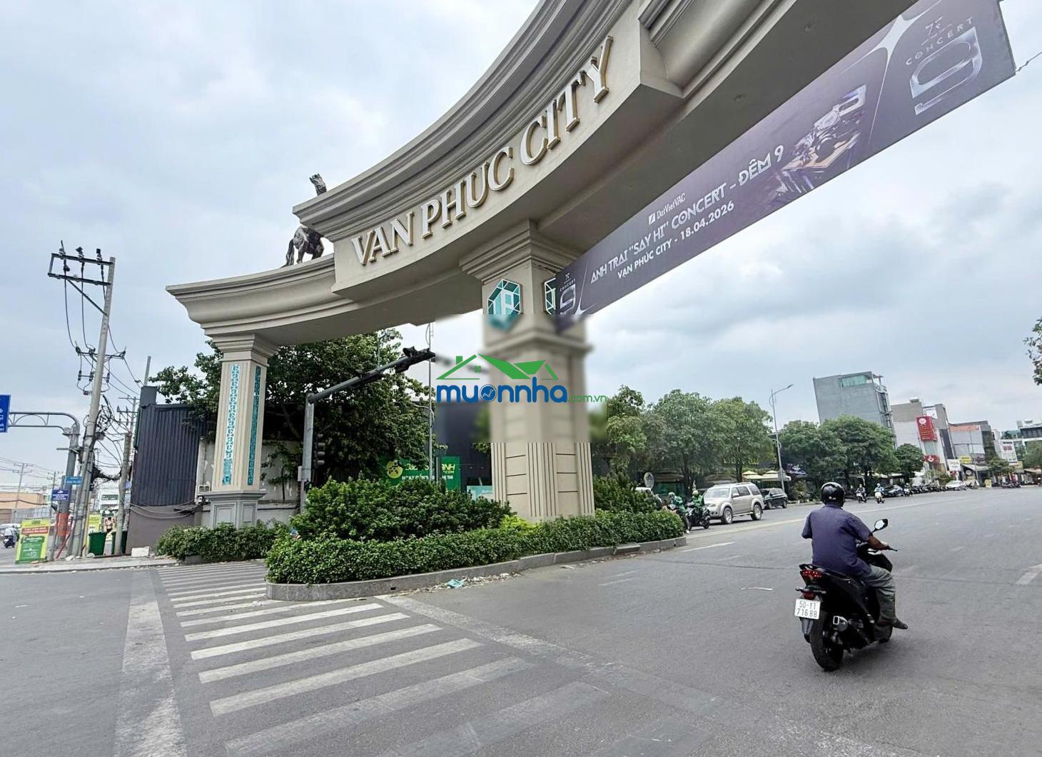 Bán nhà đối diện đinh thị thi, kđt vạn phúc, quốc lộ 13, 70m², hxh, giá 5 tỷ 6