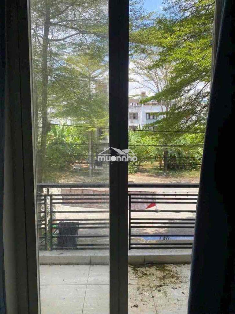 Phòng siêu rộng thoáng mát có bancol 3tr5 - 3