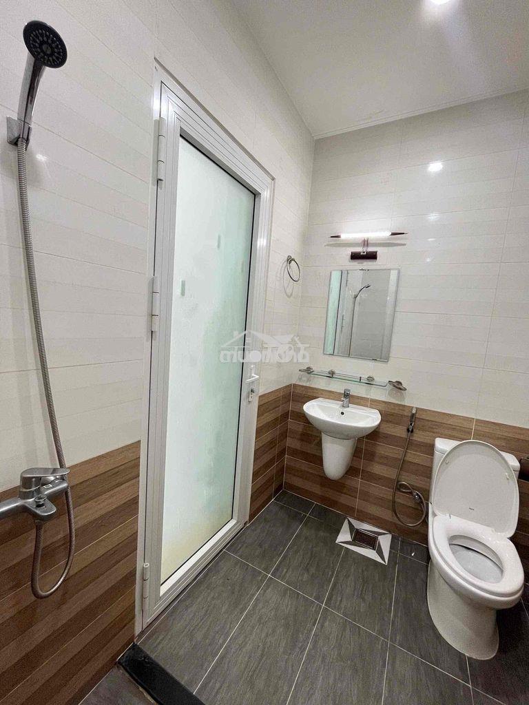 Chính chủ cho thuê căn hộ ban công mặt tiền phạm văn chí   📍 - 3