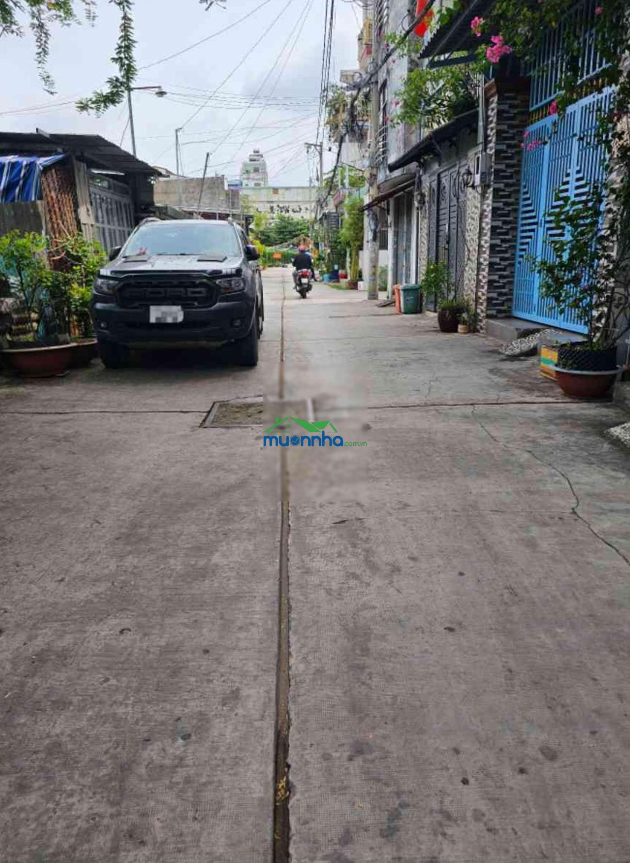 Hot, bán gấp nhà đẹp 4 tầng chiến lược btân, 40m2, hẻm 6m xe hơi tránh, chỉ nhỉnh 4 tỷ.