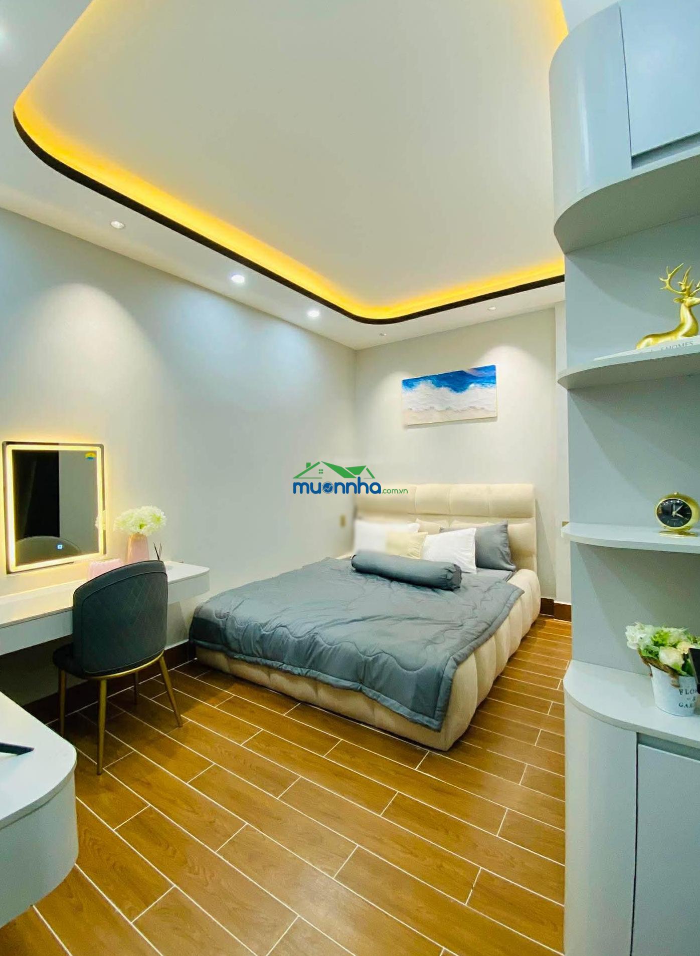 Nhà sân vườn trệt lửng ở ngay. hẻm xe hơi. - 4