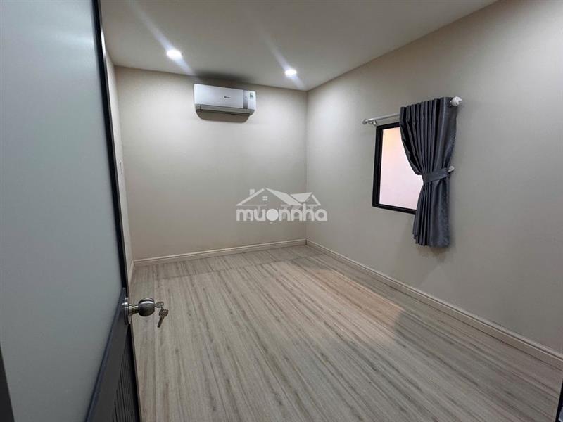 Nhà đẹp gần chợ thủ đức hẻm cao không ngập nước giá tốt