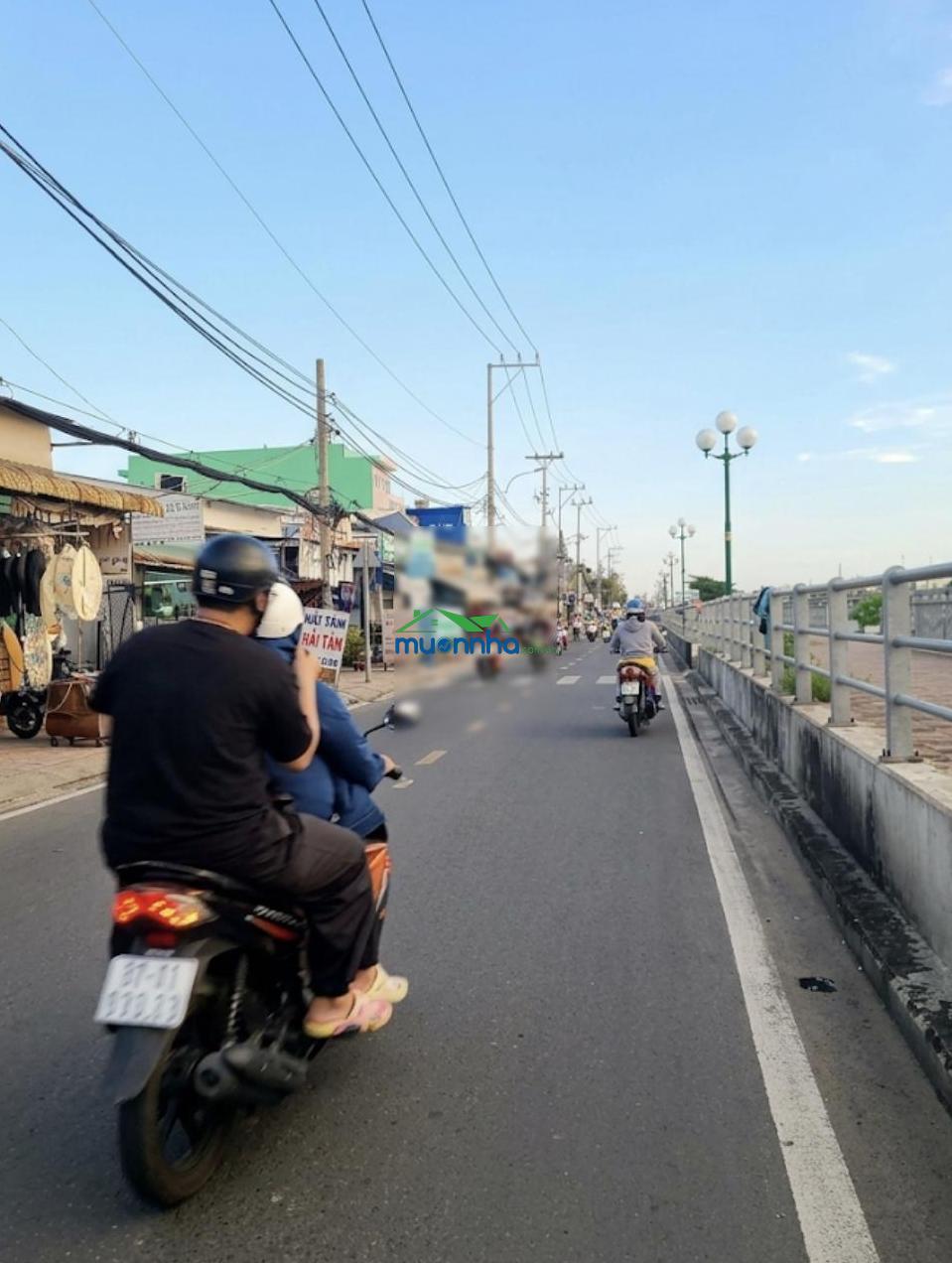 Quận 8, chỉ 5 tỷ 5, 98m2 - sát mặt tiền đường phú định ngang 6.2 dài 16 - 2 tầng - 4