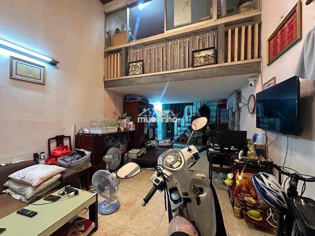 Vị trí đắc địa - ngay công viên tao đàn - cách mt 15m - dt (3.8 x15m) - 2