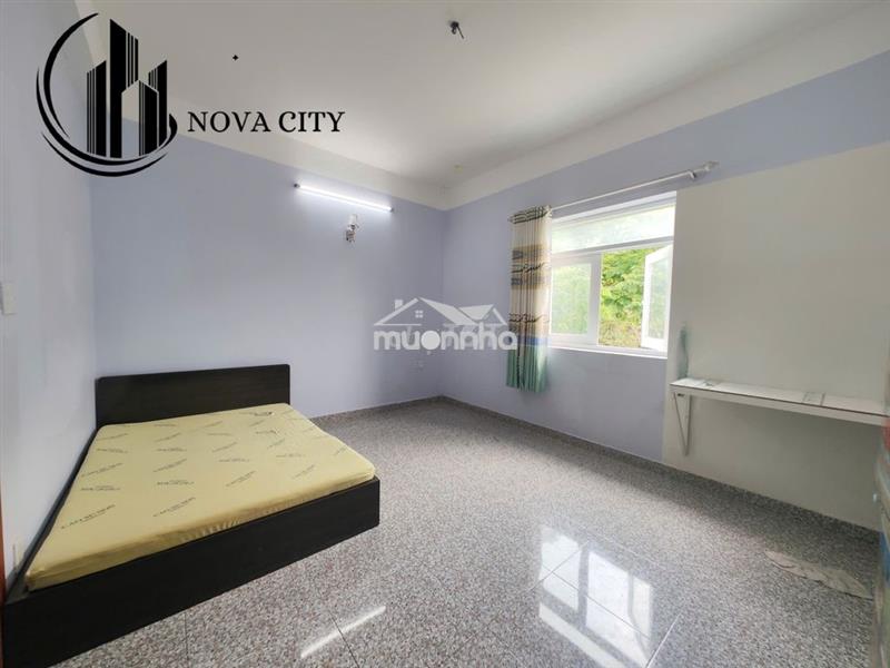 Giá rẻ phòng co cửa sổ , khu vực bình hưng gần đại học ueh