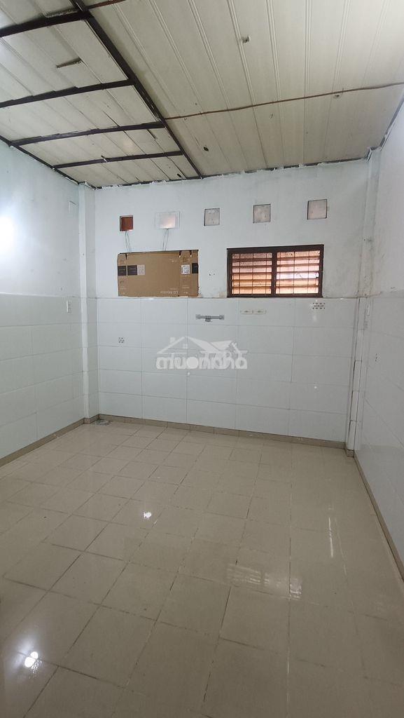 Phòng trọ gần cv lê thị riêng - 540/35 cmt8, q3 - 30m2 - 4