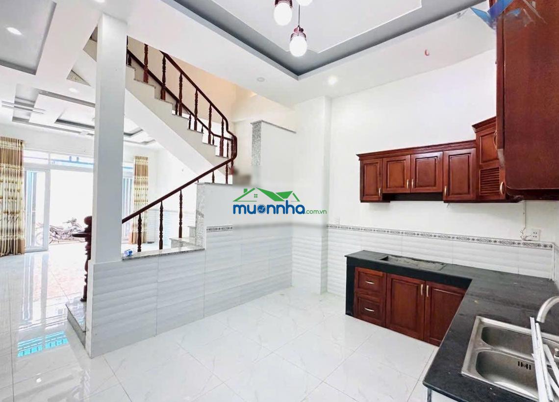 Bán nhà 4.5m x 14m 4 tầng góc 3 mặt tiền rất đẹp đối diện trường học cấp 3 đường lê văn khương