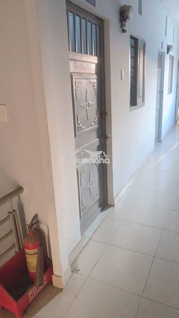 PHÒNG TRỌ MẶT TIỀN LIÊN ẤP 123 GIỜ GIẤC TỰ DO GIÁ 1TR9