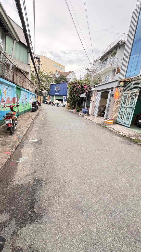 Hẻm 2 xe tải tránh nhau đường lý thường kiệt - 3