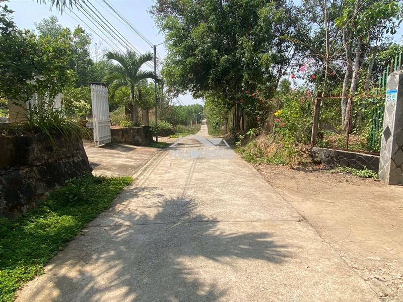 Bán lô đất vườn 1724m2 có nhà cửa điện nước đầy đủ,có thổ cư,giá 2,2 t