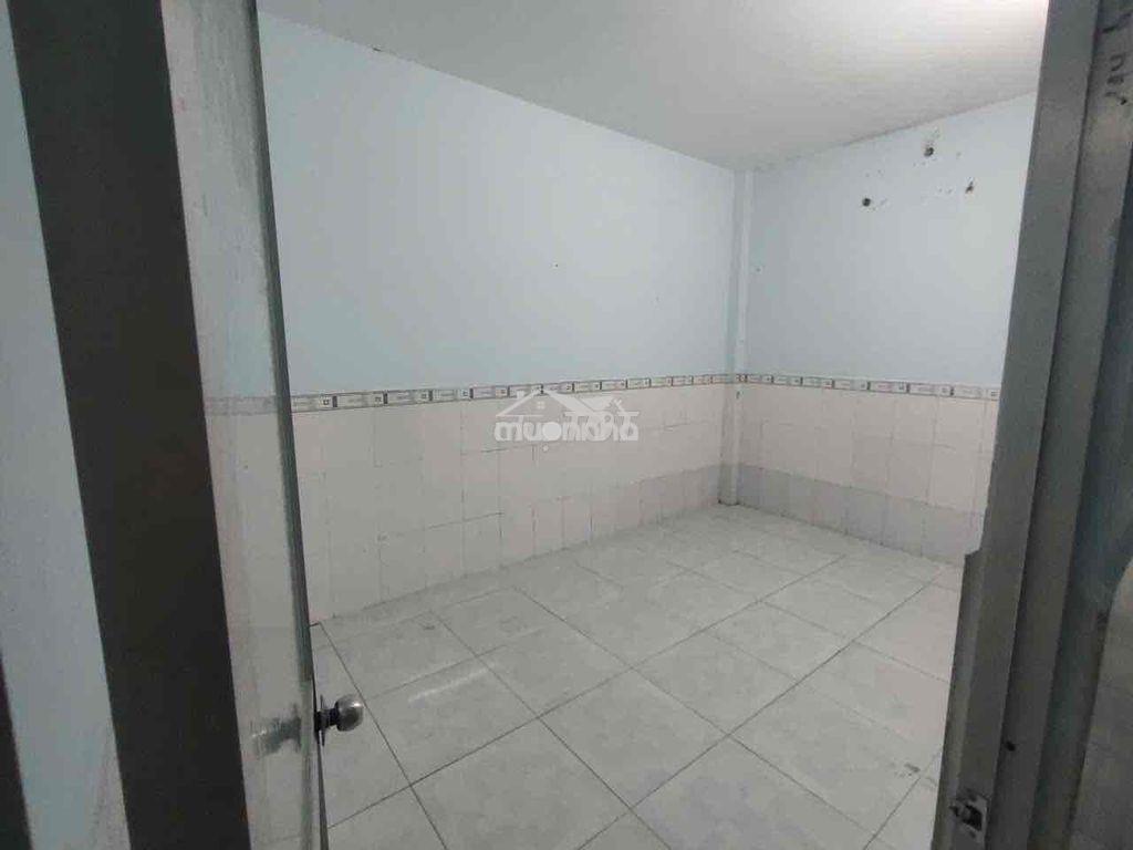 Cho thuê nhà 5tr/ tháng.  dt: 4m x 20m lầu 3pn (2 kín 1 mở) 2wc.  👉 đư - 4