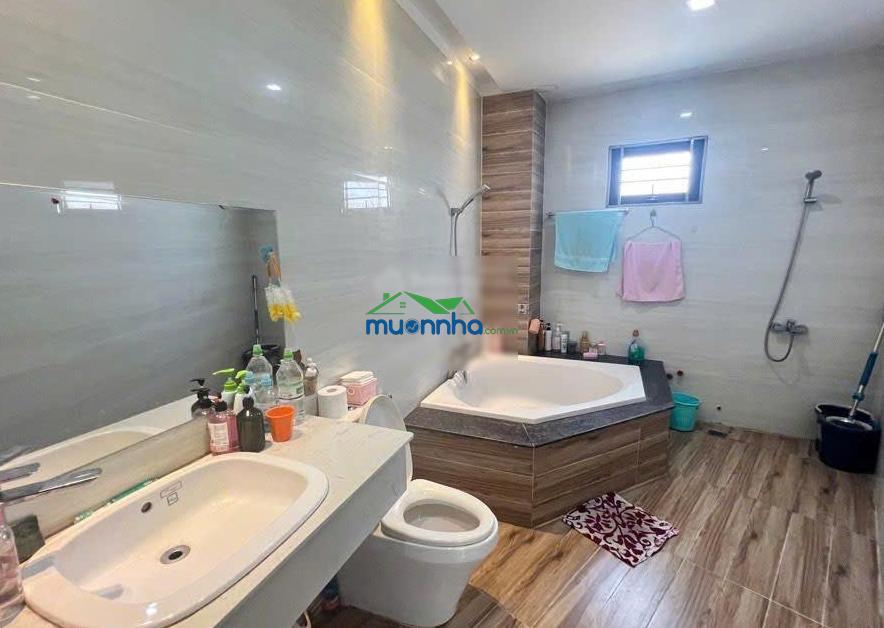 Hẻm nhựa 7m ngay phan xích long, cách mặt tiền chỉ 1 căn, ô tô đậu đỗ ngày đêm, 78m2x4 tầng bề thế