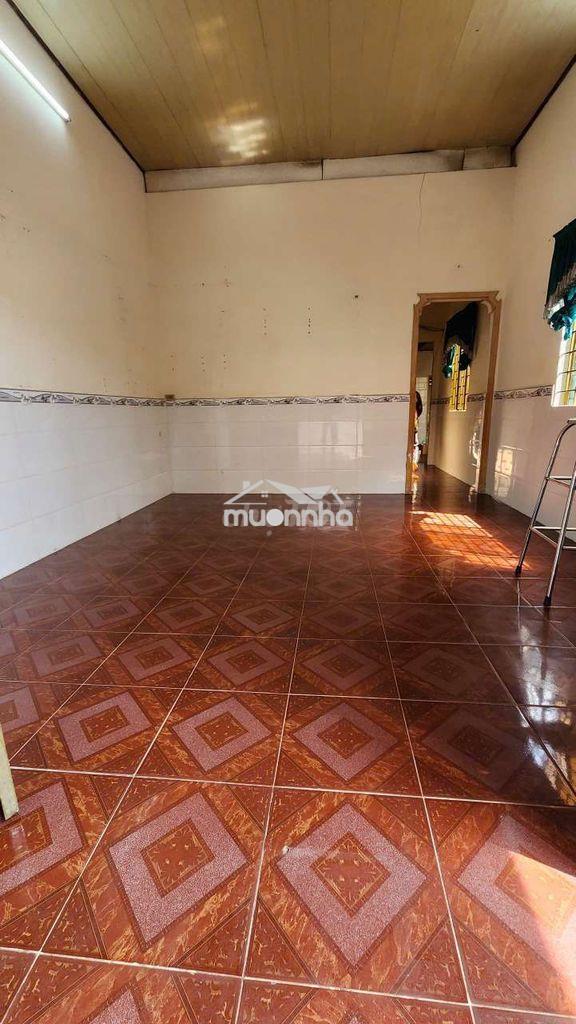 Nhà cấp 4 có sân rộng đường số 4 - 4