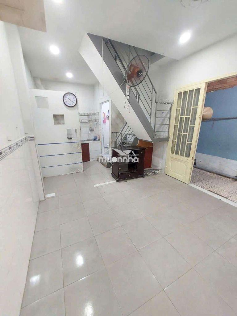 Nhà nguyên căn, 1 lầu, 2pn, 2wc. giá 4tr