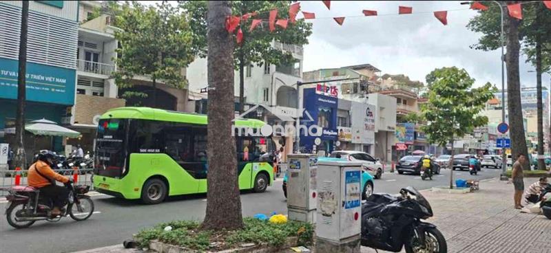 Mặt tiền trung tâm saigon, vỉa hè rộng 1om!
nhà 4 tầng mặt phố ntmk