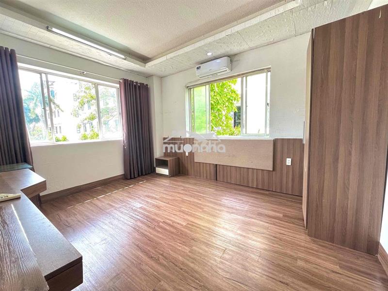 Căn 1 phòng ngủ, 1 phòng khách, ban công sát city land