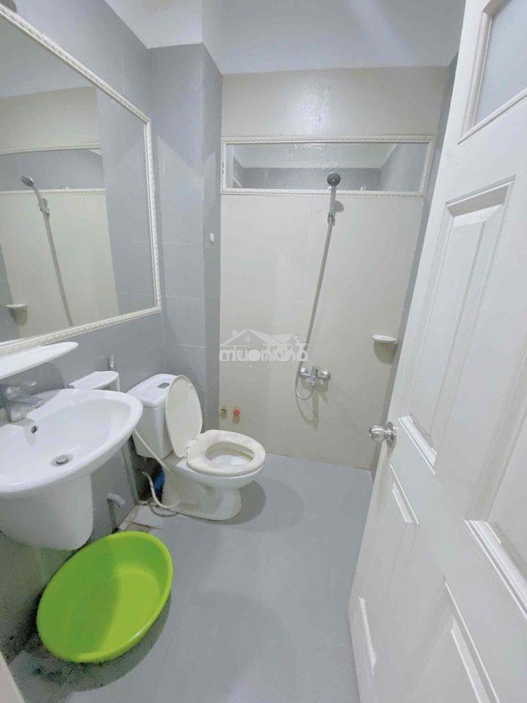 Phòng cửa sổ trời sạch đẹp - 3