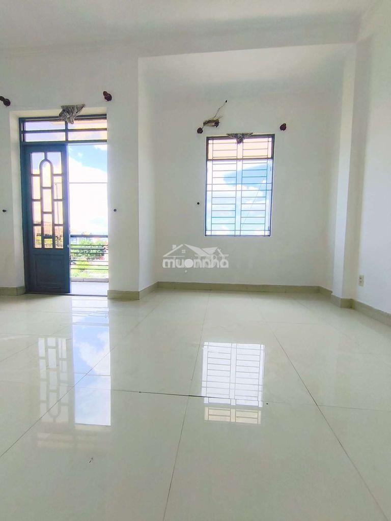Siêu phẩm ban công mới tinh gần chợ bà điểm