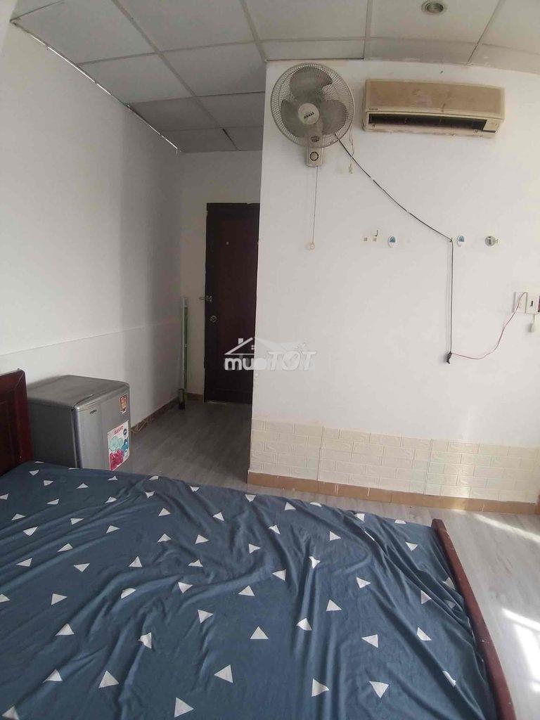 P trọ sach se thoáng mát cửa sổ trời