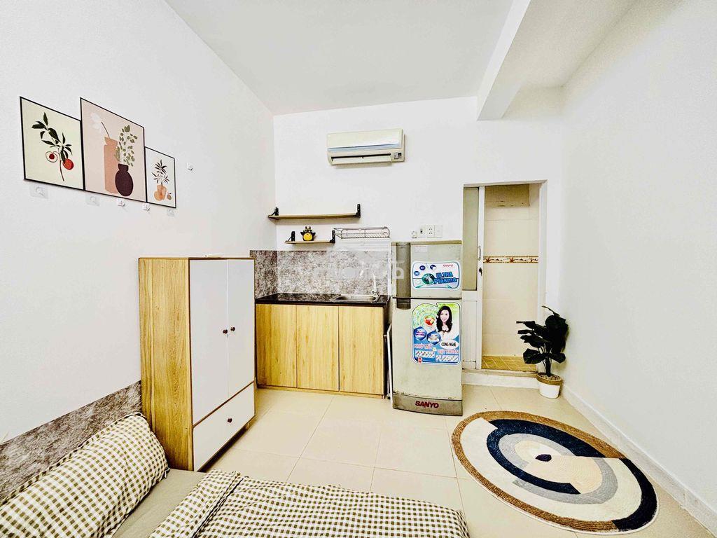 Studio ngay siêu thị go tô hiến thành - 3