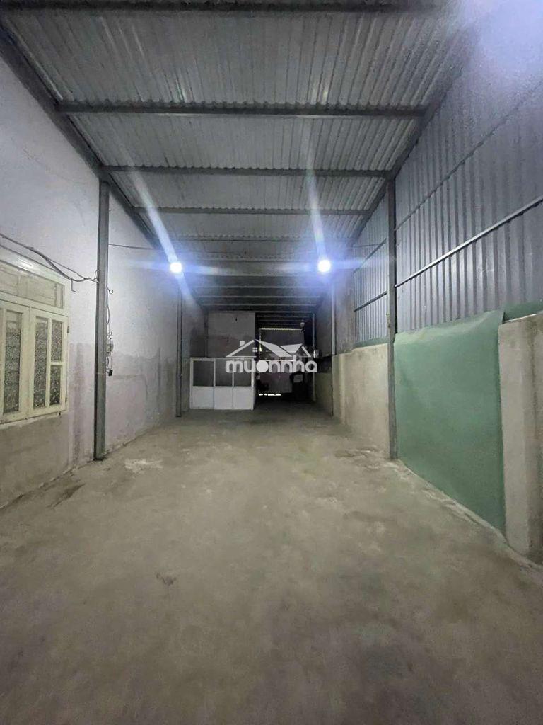 Cho thuê xưởg thạnh xuân quận 12
dt : 5x30m đường xe tải lớn
giá 7,5tr - 2