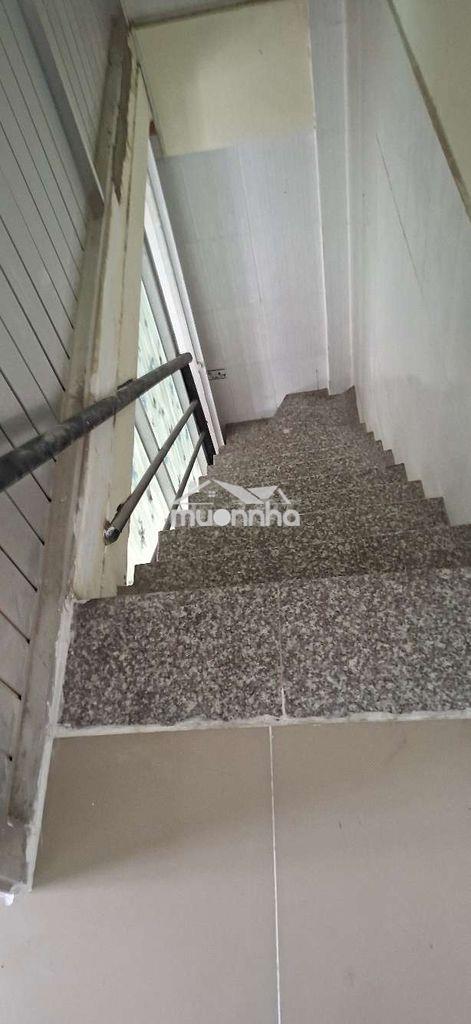 Cho thuê nhà lầu nhỏ 4×4  1w giá 3 triệu - 3