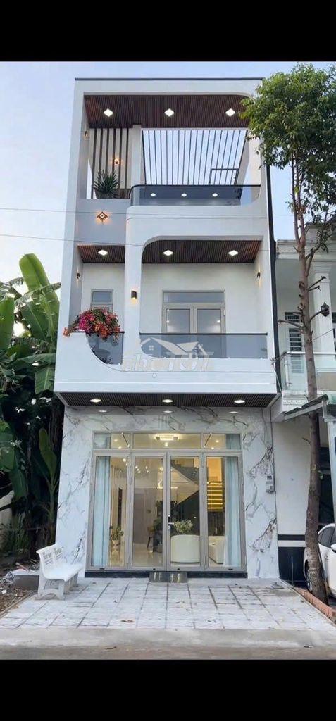 🏡 Nhà đẹp 1 trệt 2 lầu có sân đậu ô tô – sổ hồng riêng chưa tới 3 tỷ!