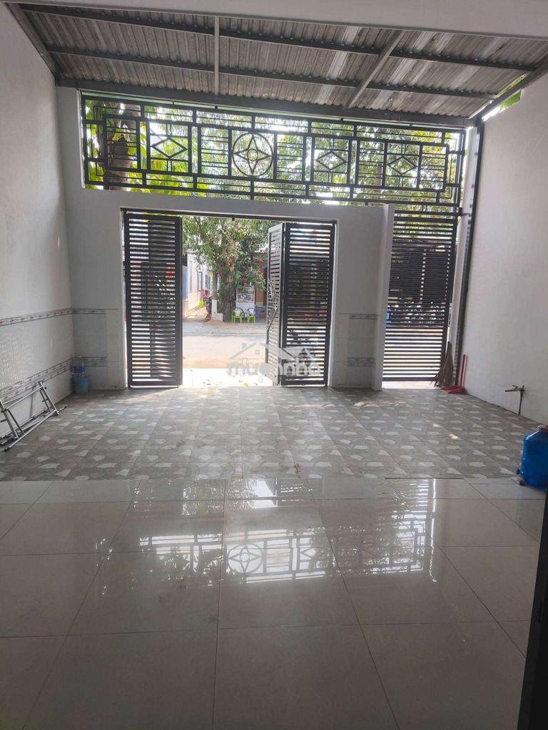 Nhà mặt tiền buôn bán sân xe hơi gần go dĩ an - 4