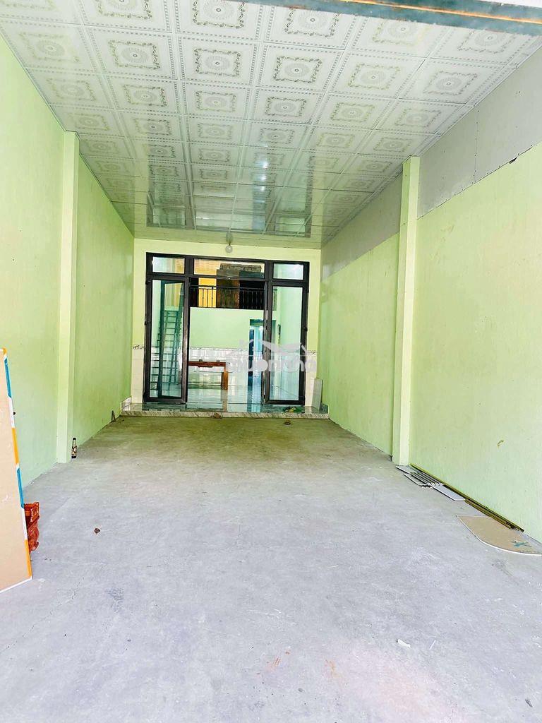 CHO THUÊ NHÀ 120M2 SÂN RỘNG GẦN MPTV