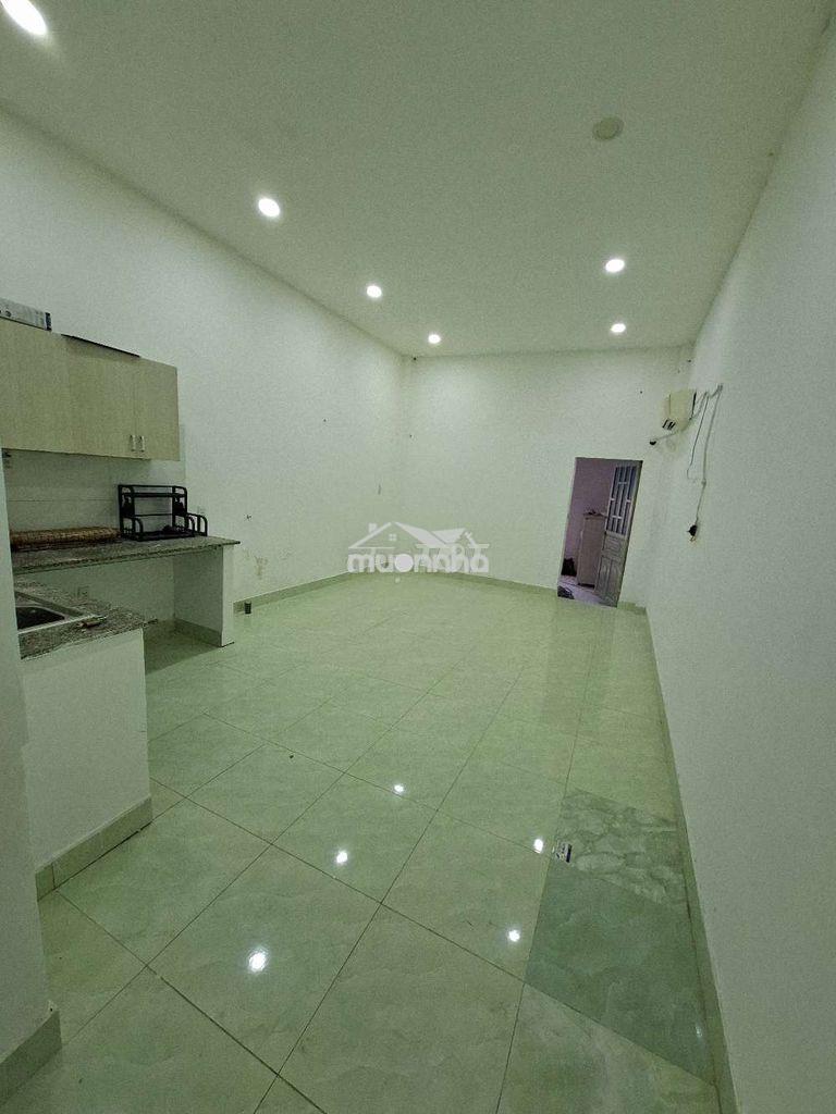 Phòng trọ siêu rộng 50m2 sẵn tủ lạnh, máy lạnh - nguyễn duy trinh
