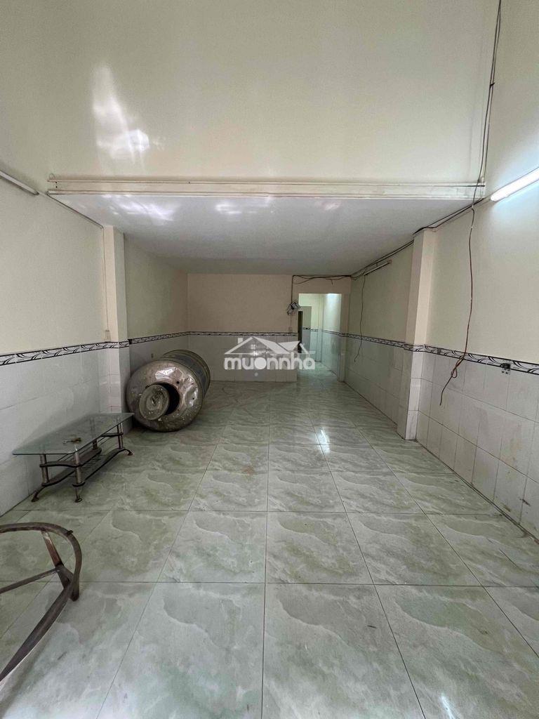 Cần cho thuê nhà đường xe tải 4 x 18m đúc lửng 2pn 2wc 10tr