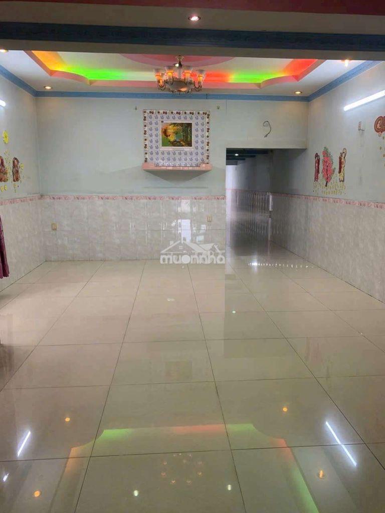Cho thuê mặt tiền kinh doanh ntmk, đối diện truờng học 