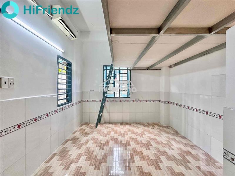 Cho thuê phòng trọ giá rẻ mới tinh có bancol thang máy gần ngã tư 4 xa