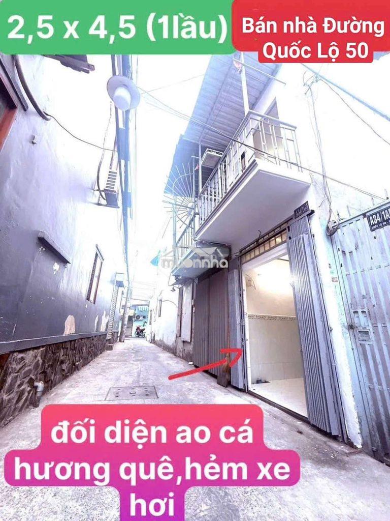 Bán nhà đường quốc lộ 50 dt.2m5×4m5 } 1 lầu 1 phòng 1toilet hẽm xe hơi