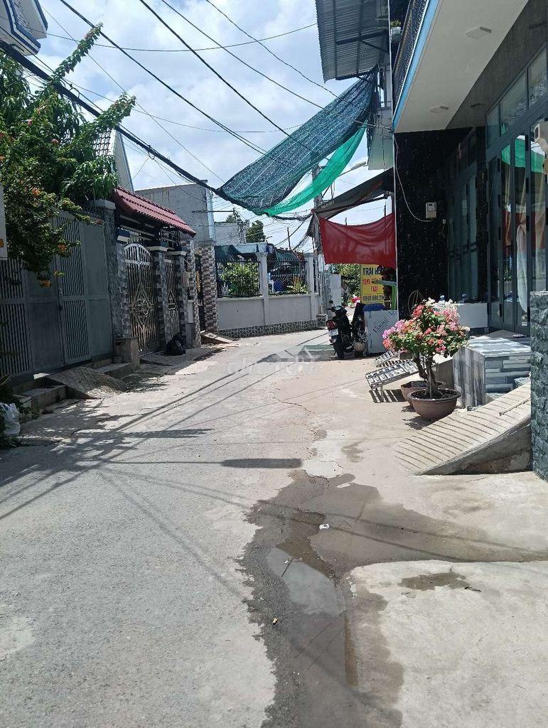 Chủ kẹt tiền cần bán gấp nhà hẻm xe hơi 8m, lê văn lương xã nhơn đức