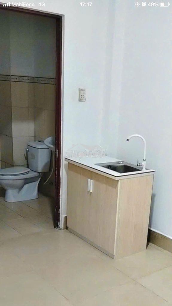 Cho thuê phòng 18m2 tại 415 trần xuân soạn, quận 7