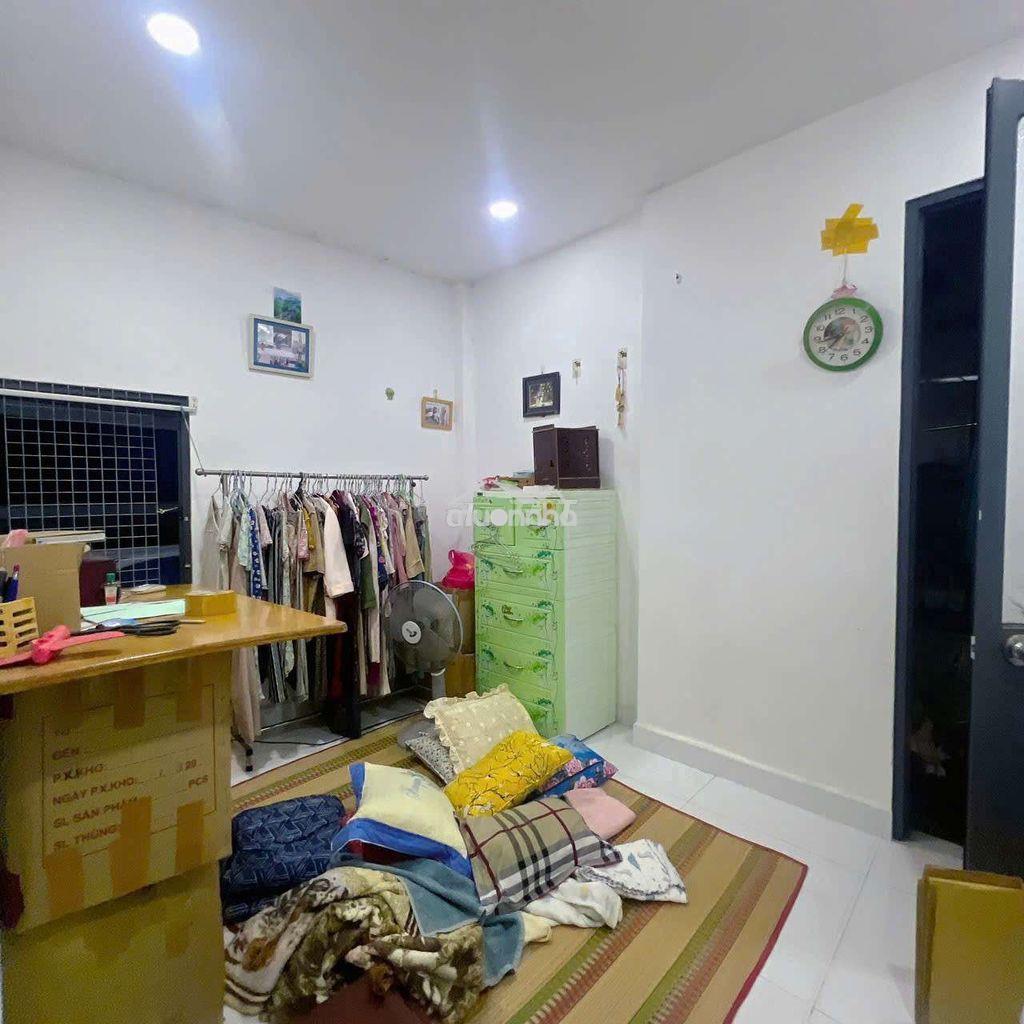 Nhà đẹp hẻm nhỏ, vị trí đắc địa 439// đoàn văn bơ p.xóm chiếu sát q1 - 3