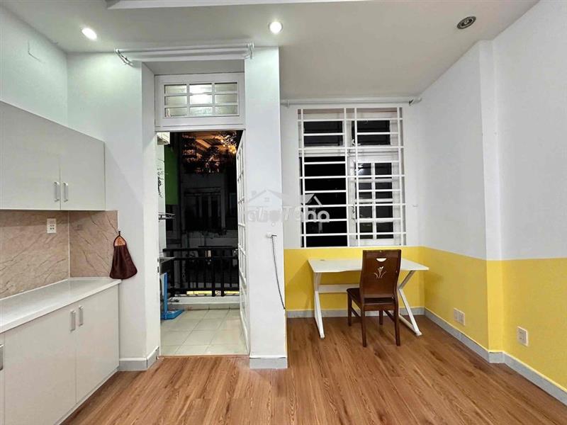 Phòng ban công full nội thất - cạnh cầu phú mỹ
